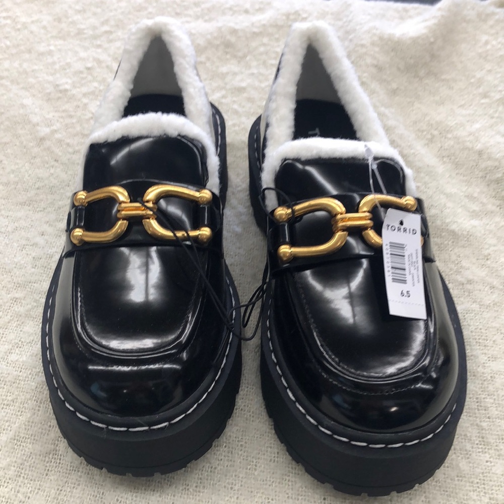 Torrid Shearling Trim Black Loafer Gold Hardware Chunky Heel 6.5 Wide NWT